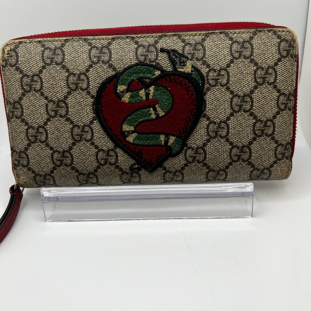GUC Gucci GG Supreme Limited Edition Heart/Snake Long Zip Wallet